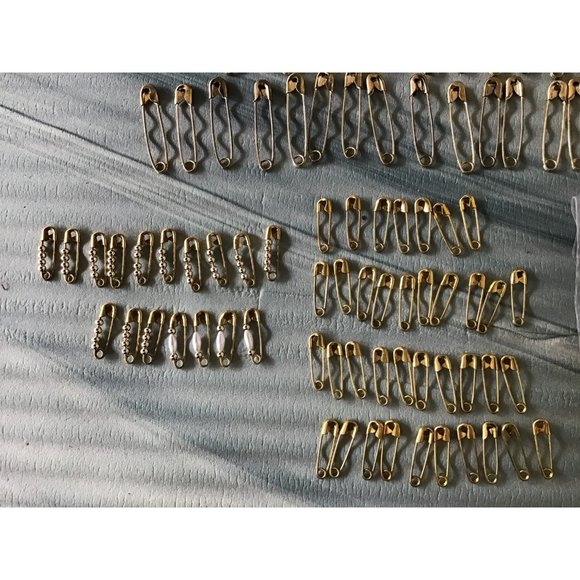 Lot of Vintage Gold Tone Safety Pins Some with Beads, 1.25”. + 5/8” L New - Picture 3 of 5